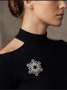 SWAROVSKI Crystal Snowflake Brooch Pin Silver Tone Winter Holiday Rare👝